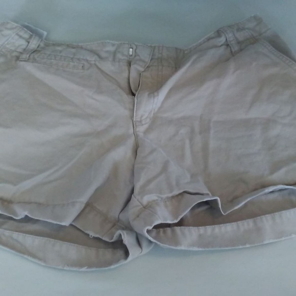 Old Navy Women’s Shorts: Khaki Size 12 - Picture 4 of 4